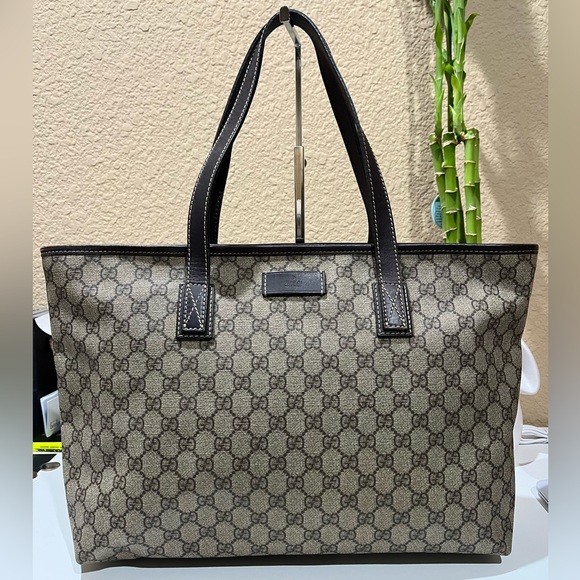 Gucci Handbags - Gucci Zippered Tote